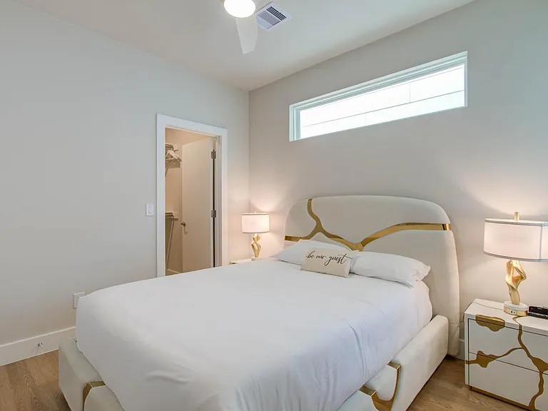 5215 Noble St #B — Photo 20