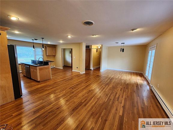 3rd image of 968 New Dover Rd