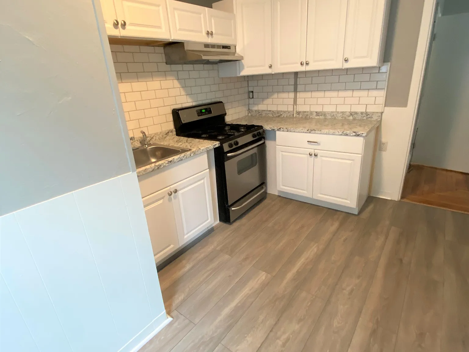 2 bed, 800 sqft, $2,300 — Photo 2