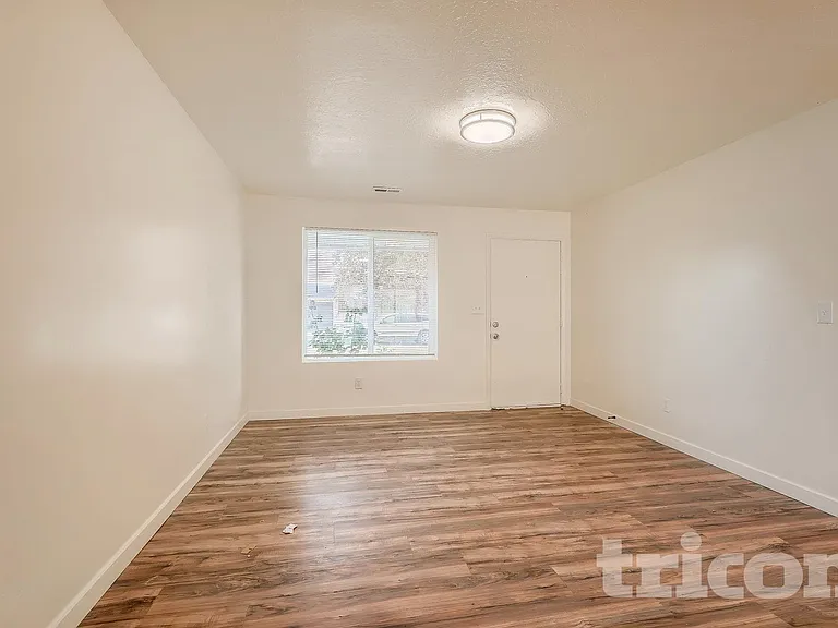 4889 W Milos Dr — Photo 2