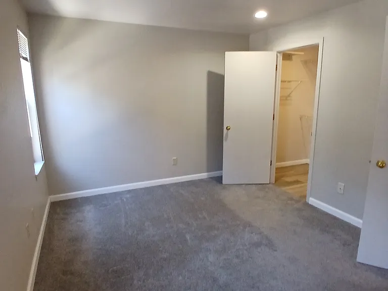 Plaza Apartments — Photo 19