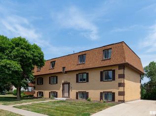3430 Holiday Ct APT 2, Bettendorf, IA 52722