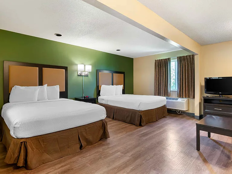 Deluxe Studio - 2 Queen Beds