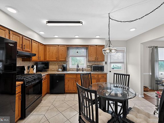 4th image of 6415 Taunton Rd