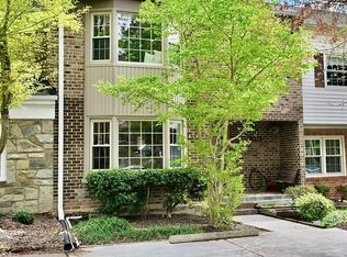 1006 Moorefield Hill Pl SW, Vienna, VA 22180