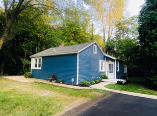 135 Hjelm Rd, Porter, IN 46304