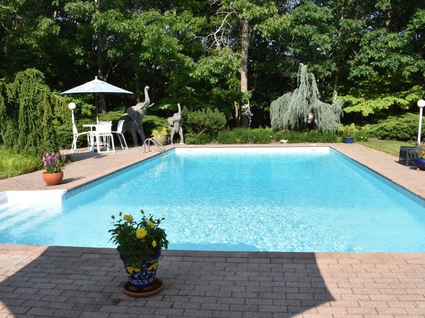 6 Bennett Dr