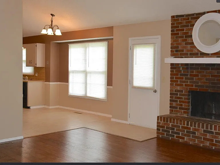 2677 S Grant Ave — Photo 2