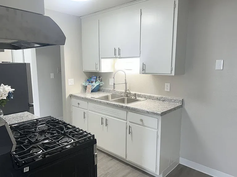 Richfield Square Apartments — Photo 12