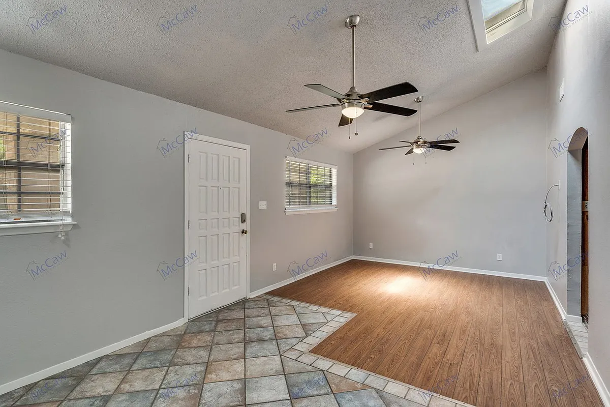 Building Photo - 5117 Bahama Dr