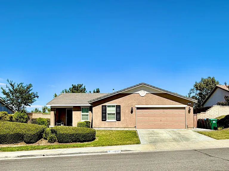 252 Finley Ave — Photo 1