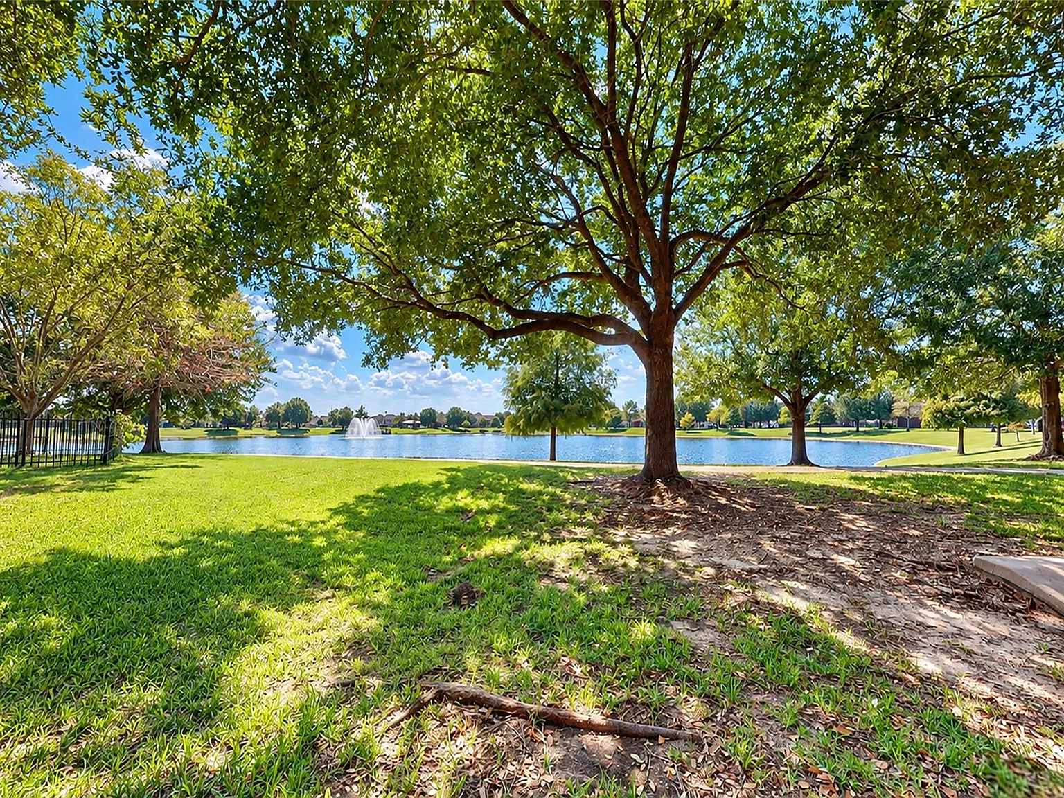4 bed, 2.0 bath, 2065 sqft, $2,300 — Photo 4