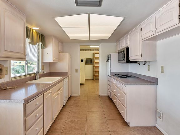 2nd image of 10913 W Willowbrook Dr