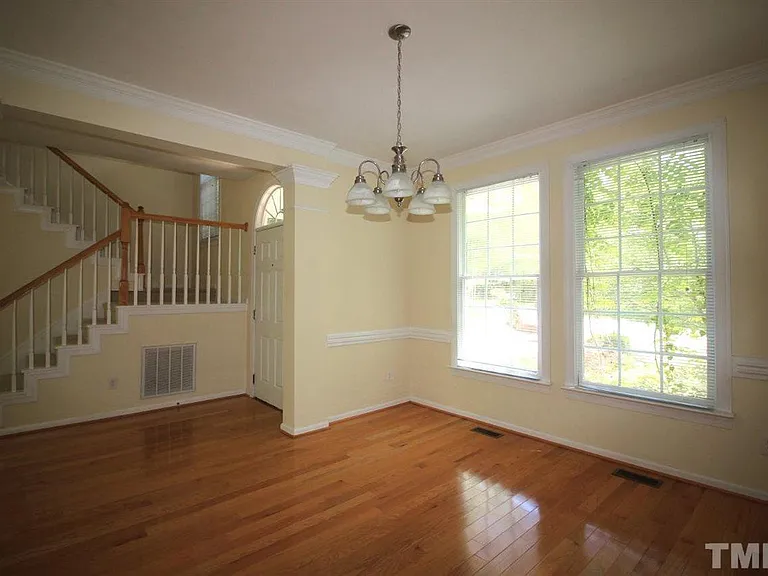 106 Bowers Ln — Photo 2