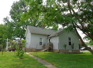 714 1st St, Keyesport, IL 62253
