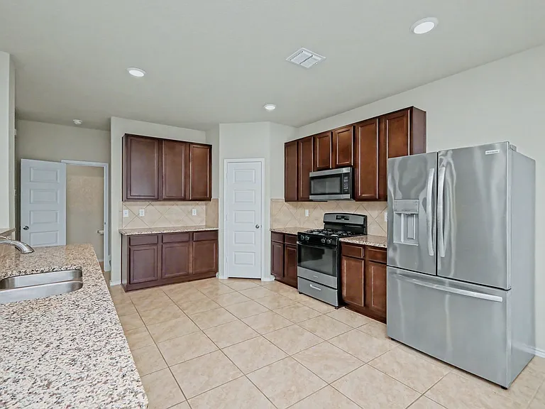 5602 Daniel Way — Photo 7