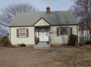 520 Old Town Rd, Trumbull, CT 06611