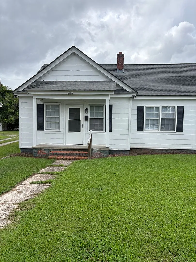 Charming 2BR/1BA Home — Photo 1