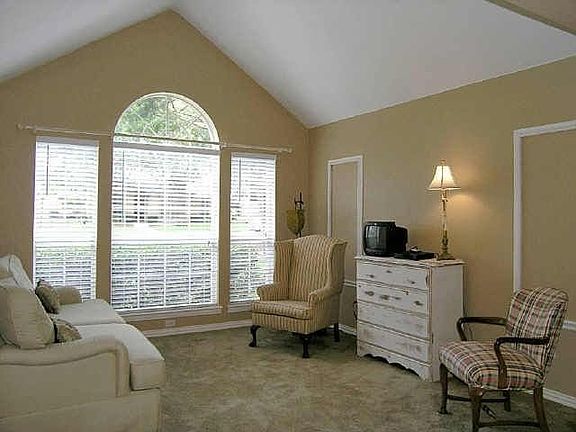 3rd image of 1522 Valerie Dr