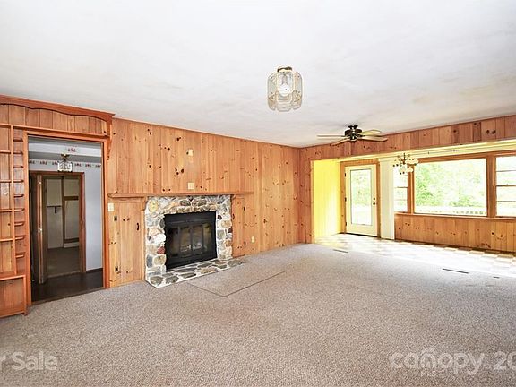 2nd image of 414 E Pine Hill Ln