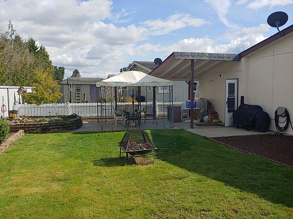 Backyard. Fenced.