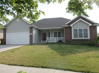 5717 Harding Dr, Lincoln, NE 68521