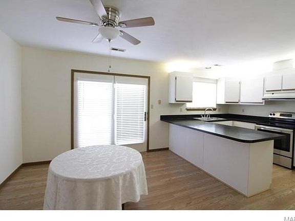 Breakfast Room/ Dinning room