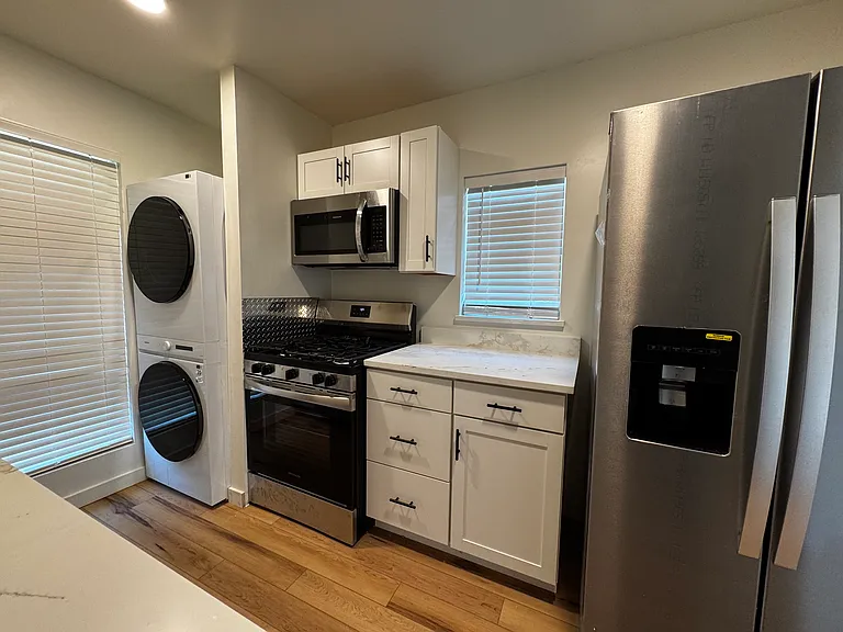 6529 Lockheed Ave — Photo 4