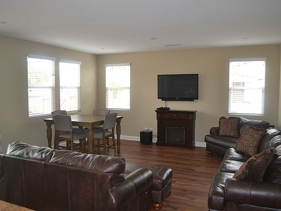 3rd image of 423 Parkland Ct