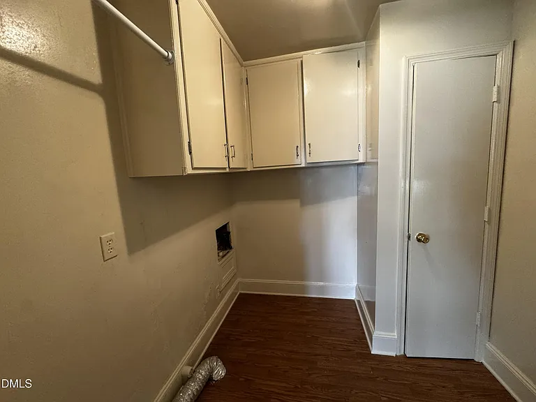 306 E 1st St — Photo 10