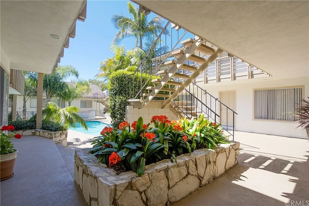 Lunada Bay Apartments — Photo 3