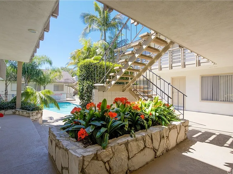 Lunada Bay Apartments — Photo 3