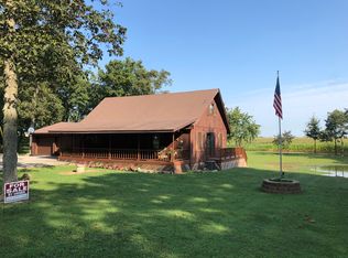 11 Esther Rd, Fairfield, IL 62837