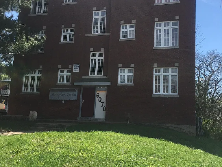 6070 Cates Ave #3C — Photo 4