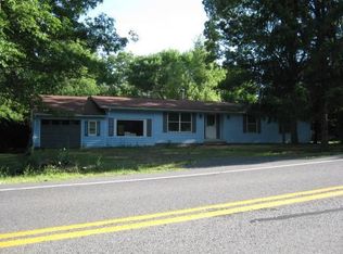 2186 Mountain Rd, Slatington, PA 18080