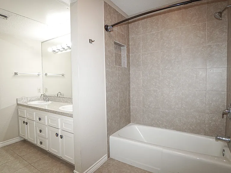 1121 Signal Ridge Pl — Photo 14