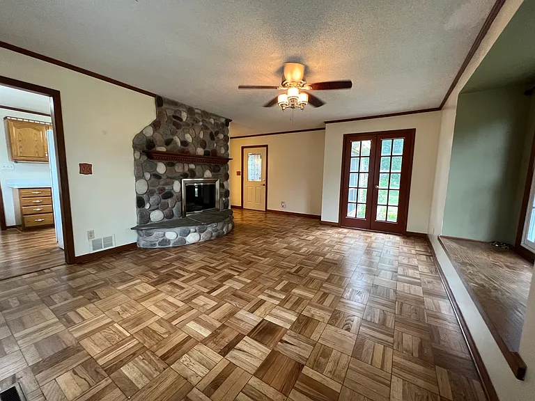 908 Jackson Ave — Photo 6