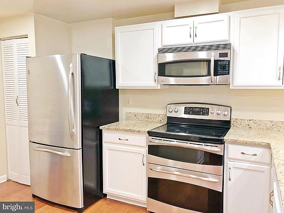 3rd image of 27 Whitechurch Ct
