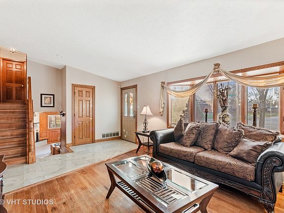 4th image of 339 N Bradley Dr