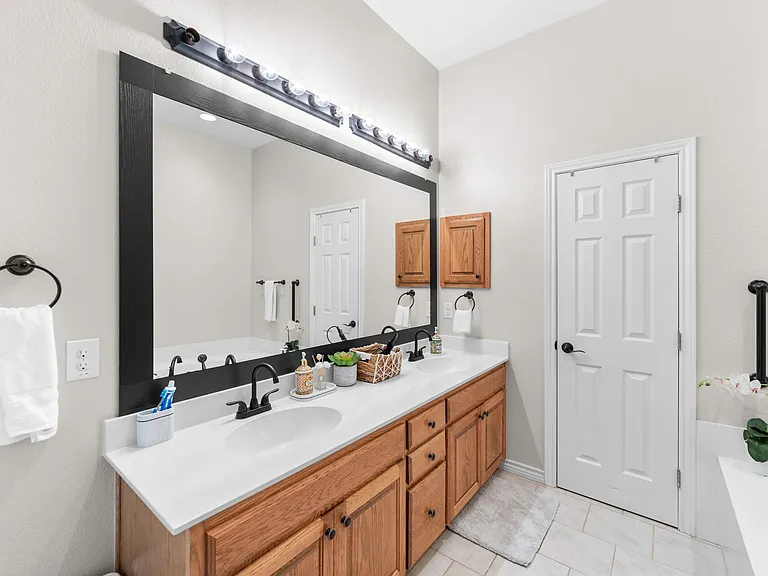 11350 Balcones Dr — Photo 27