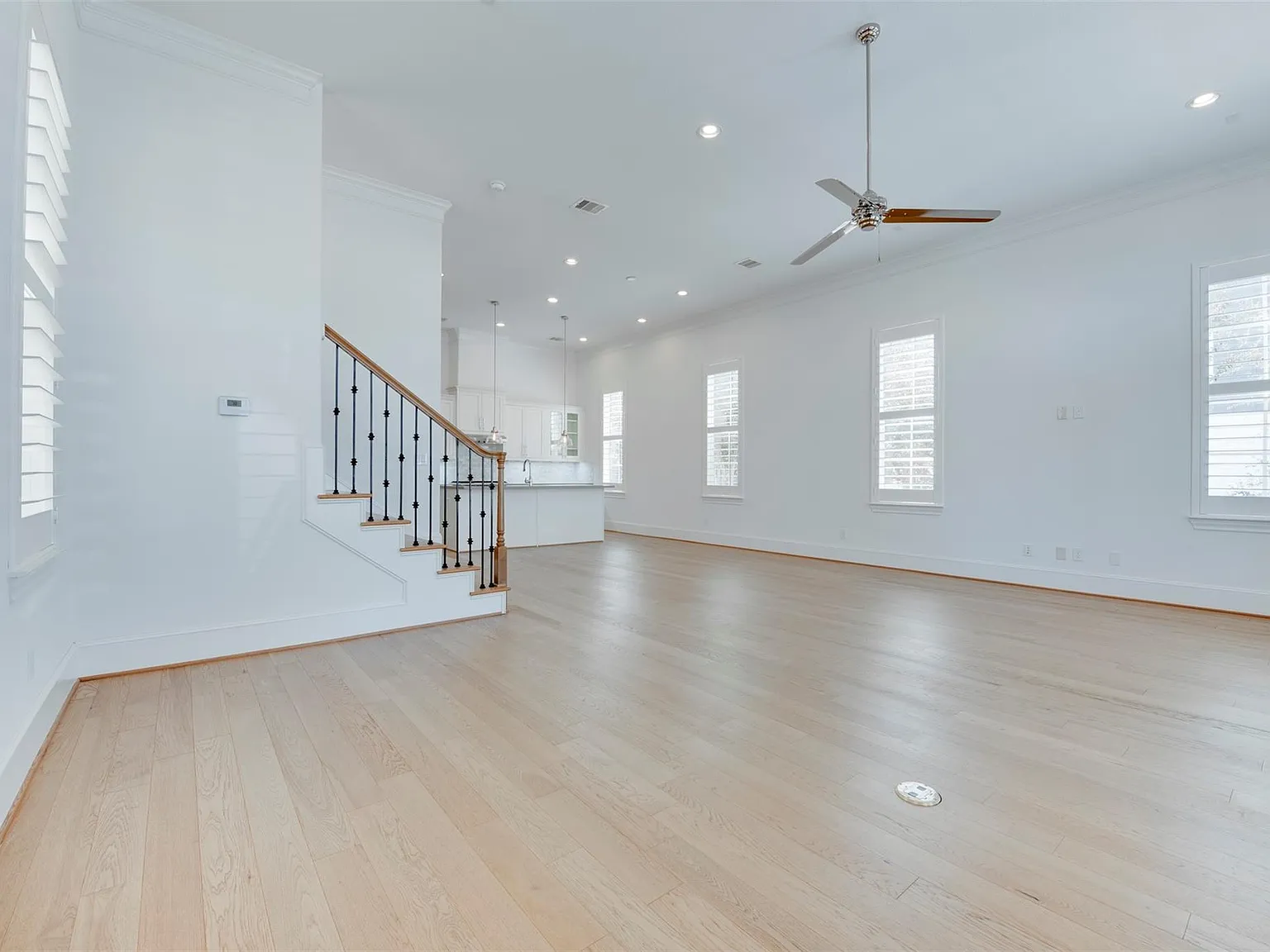 3 bed, 2.5 bath, 2300 sqft, $3,500 — Photo 3