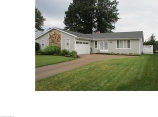 30808 Windy Hollow Ln, North Olmsted, OH