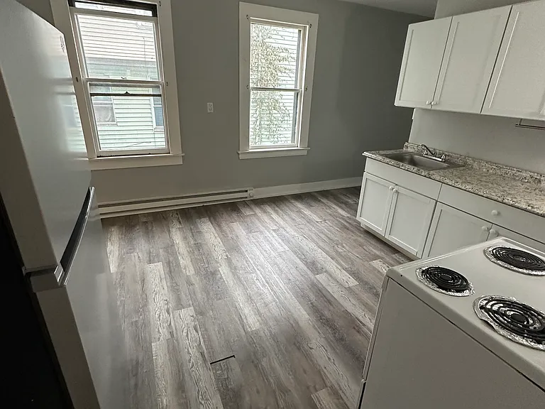 35 Webb St #22 — Photo 3