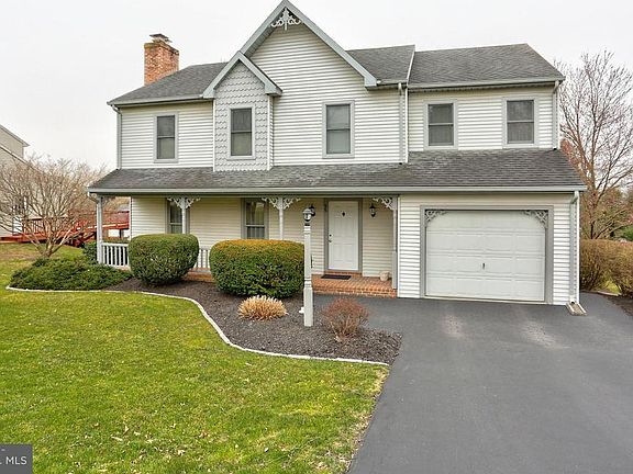 3rd image of 88 Rosewood Dr