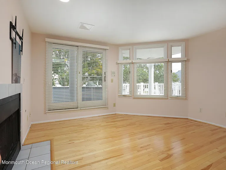 100 1st St #11 — Photo 13