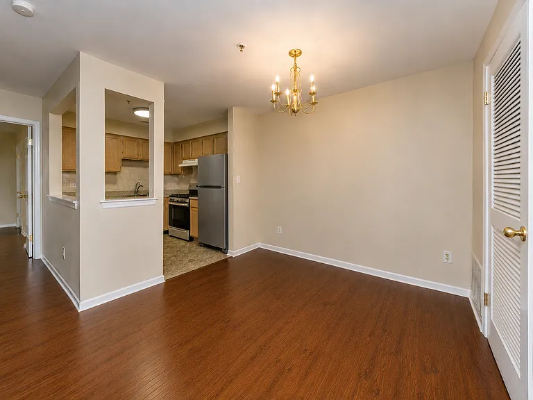 834 Waterford Dr — Photo 3