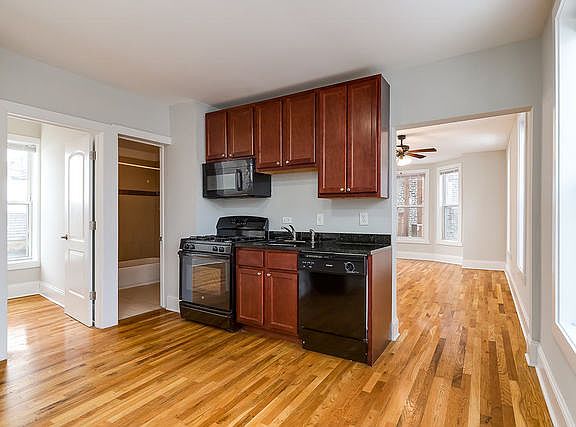 3rd image of 2058 W 21st Pl #Ch1