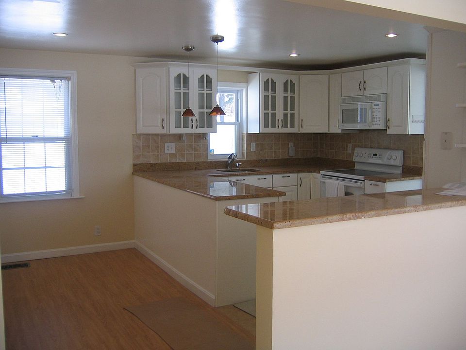 2nd image of 62 Brigham St