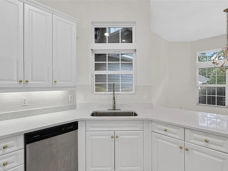 914 SW 83rd Ter — Photo 21