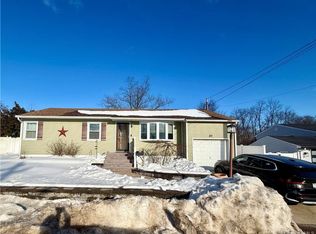 87 Indian Head Rd, Kings Park, NY 11754